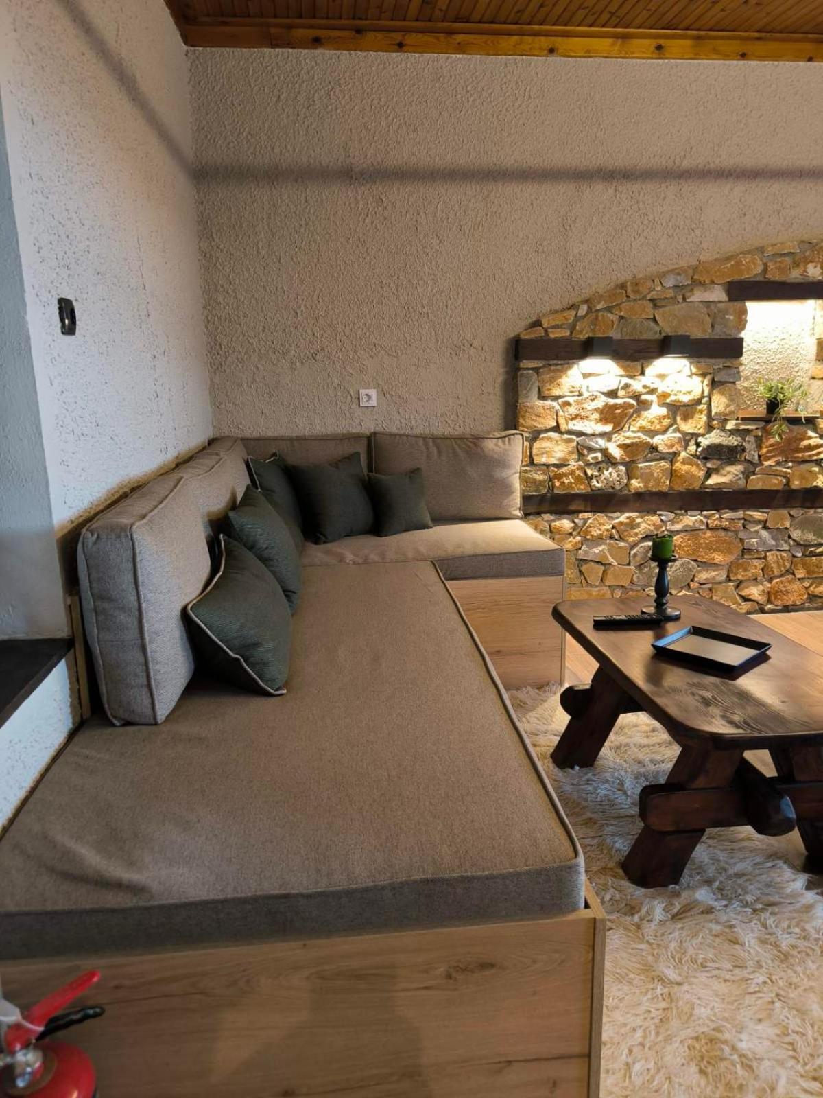 Enastron Guesthouse Palaios Panteleimonas Buitenkant foto
