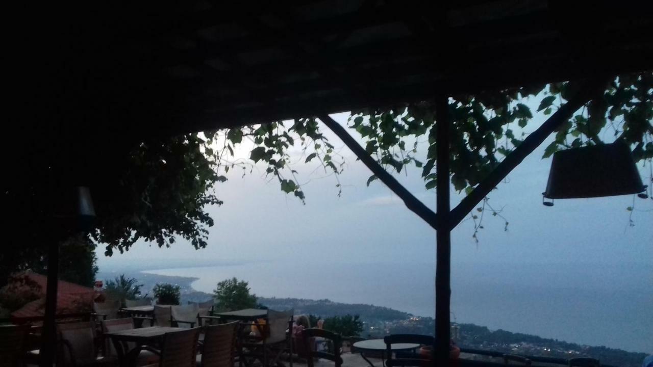 Enastron Guesthouse Palaios Panteleimonas Buitenkant foto